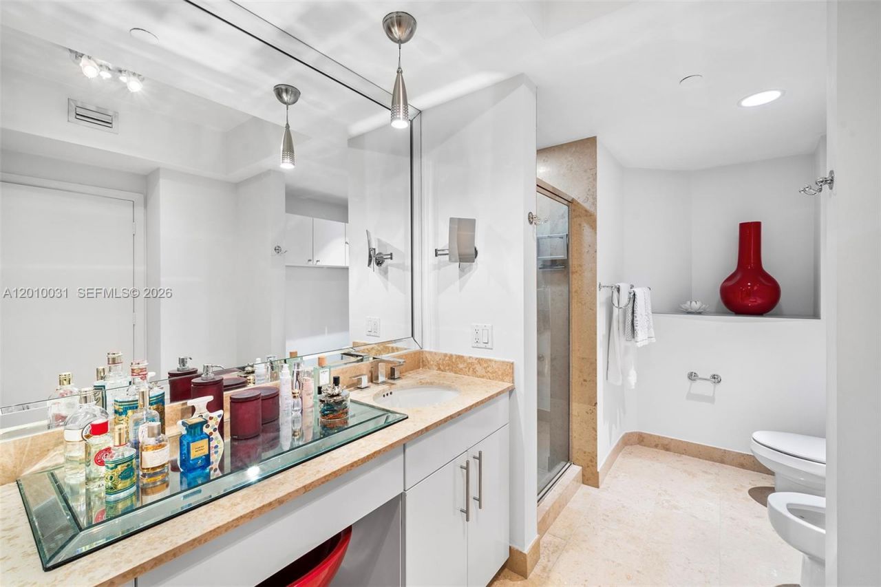 4779 Collins Ave , Unit 2404, Miami Beach, FL 33140 Photo