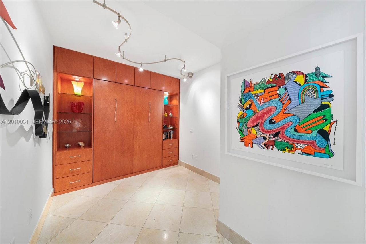 4779 Collins Ave , Unit 2404, Miami Beach, FL 33140 Photo