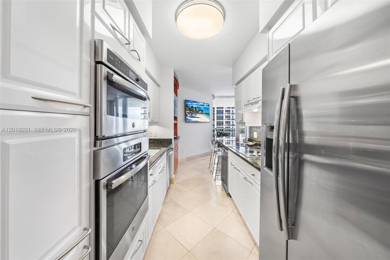 4779 Collins Ave , Unit 2404, Miami Beach, FL 33140 Photo