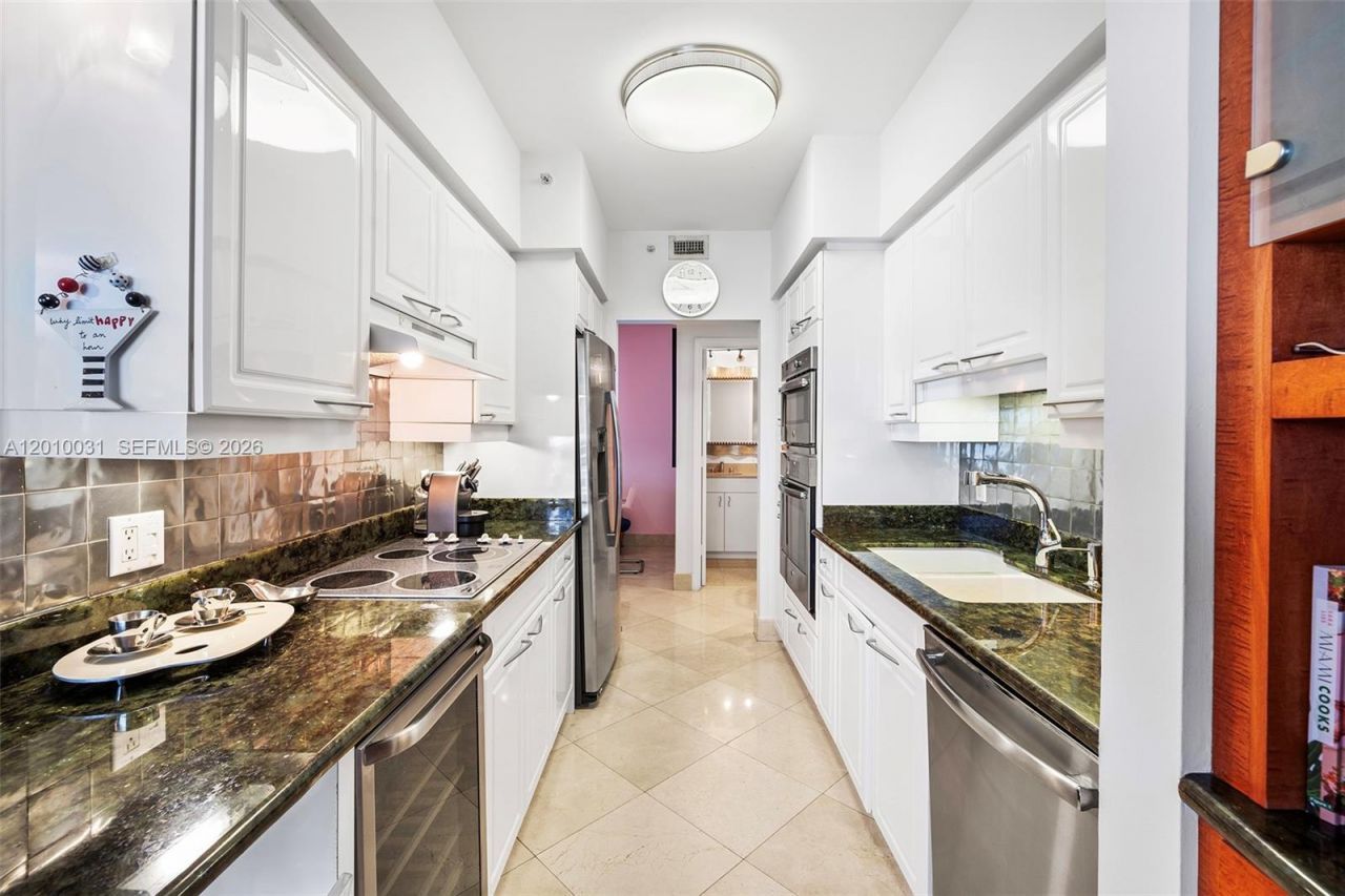 4779 Collins Ave , Unit 2404, Miami Beach, FL 33140 Photo