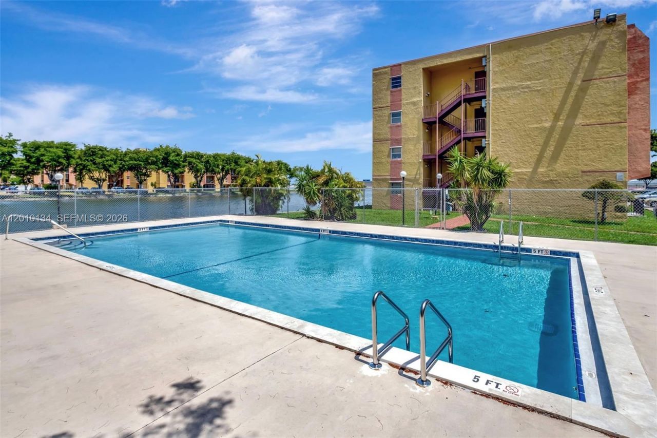 4801 NW 7th St, Unit 704-16, Miami, FL 33126 Photo