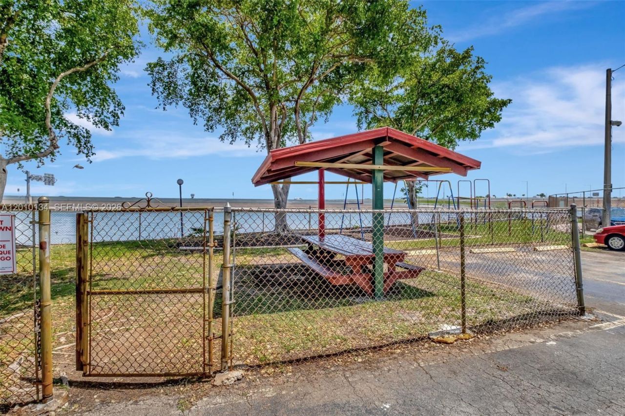 4801 NW 7th St, Unit 704-16, Miami, FL 33126 Photo