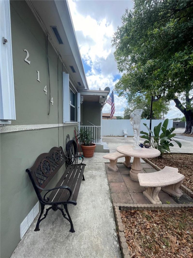 2144 NW 85th St, Miami, FL 33147 Photo