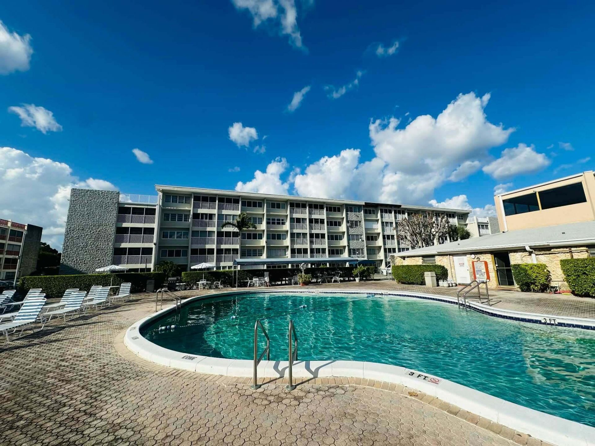 215 SE 3rd Avenue, Hallandale Beach, FL 33009 Photo
