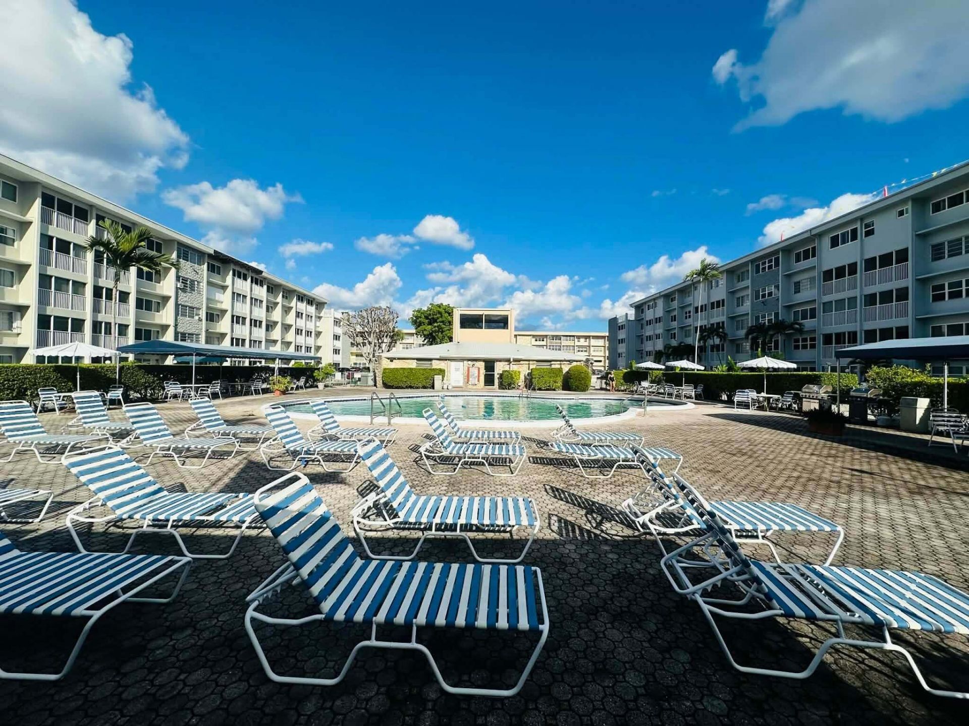215 SE 3rd Avenue, Hallandale Beach, FL 33009 Photo