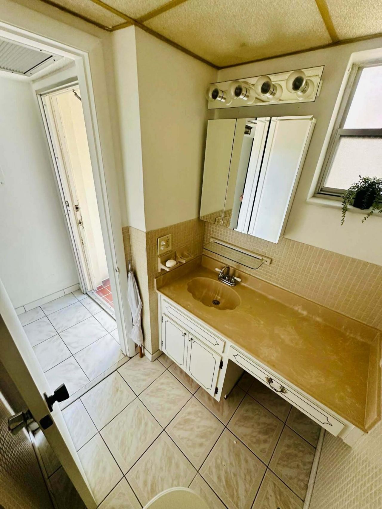 215 SE 3rd Avenue, Hallandale Beach, FL 33009 Photo