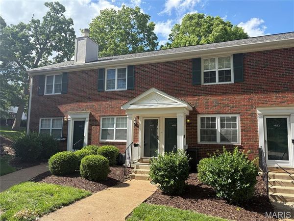 1457 Bobolink Place, St Louis, MO 63144
