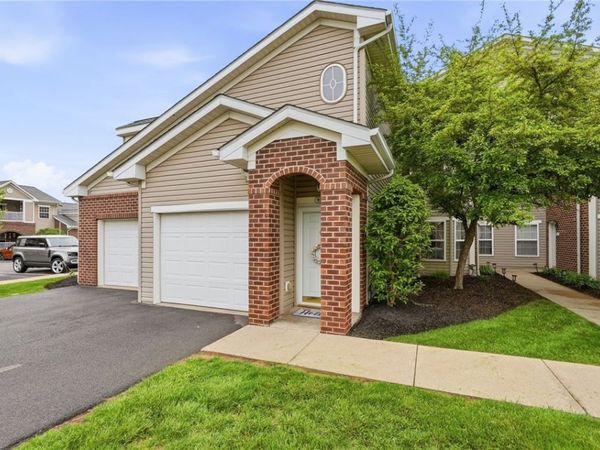 910 Stockton Rdg, Cranberry Twp, PA 16066