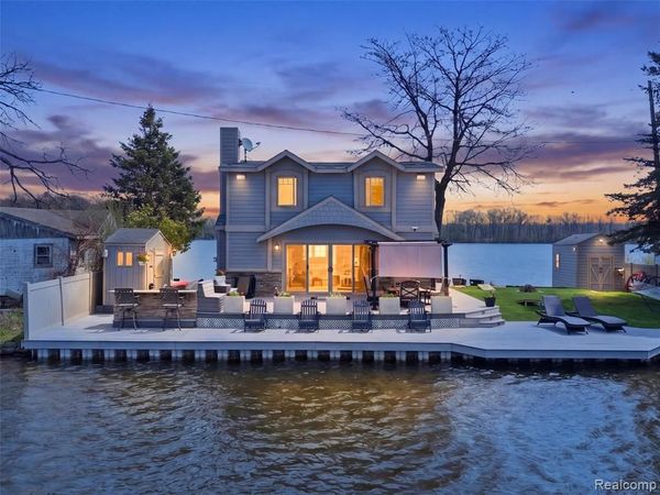 16342 Stages Island , Argentine Twp, MI 48451