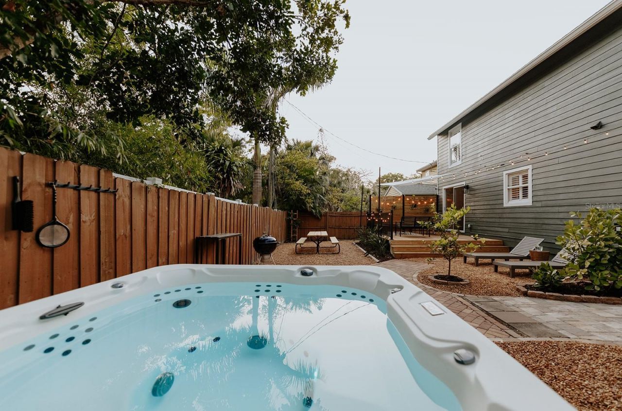 2472 Temple Street, Sarasota, FL 34239 Photo