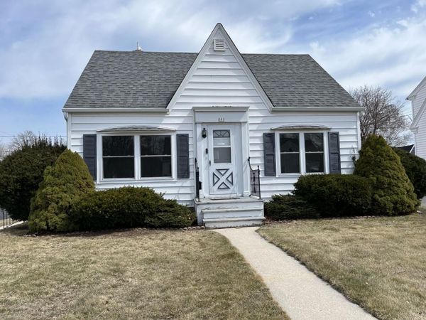 501 S 30th St, Manitowoc, WI 54220