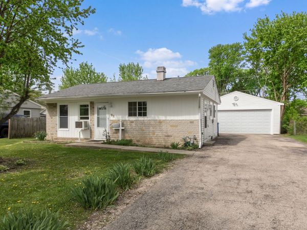 22 Wren Road , Carpentersville, IL 60110