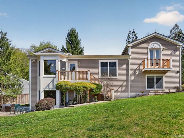 74 Dogwood Lane , Pleasantville, NY 10570