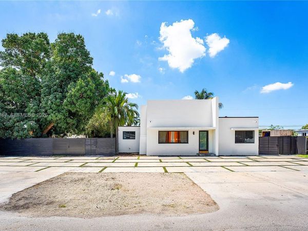 3040 NW 93rd St , Miami, FL 33147
