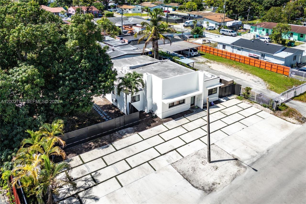 3040 NW 93rd St, Miami, FL 33147 Photo