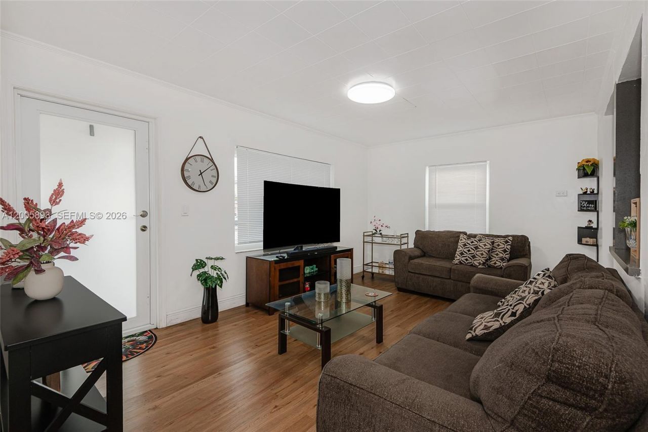 367 E 46th St , Hialeah, FL 33013 Photo