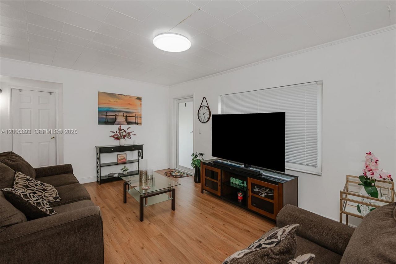 367 E 46th St , Hialeah, FL 33013 Photo