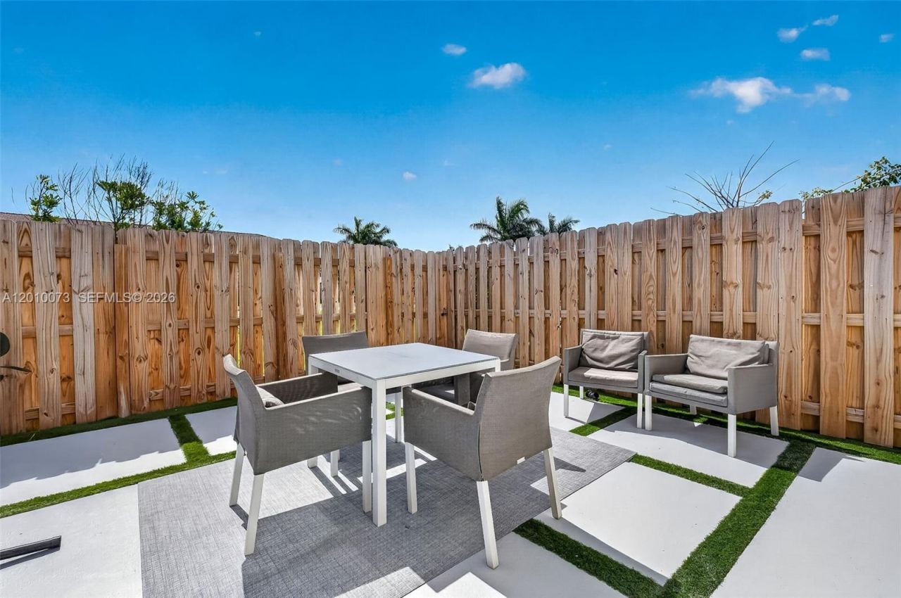 12221 NW 24th Pl , Miami, FL 33167 Photo