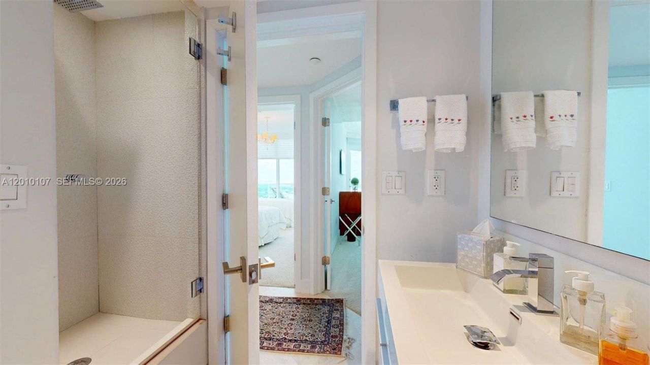5025 Collins Ave, Unit 2206, Miami Beach, FL 33140 Photo