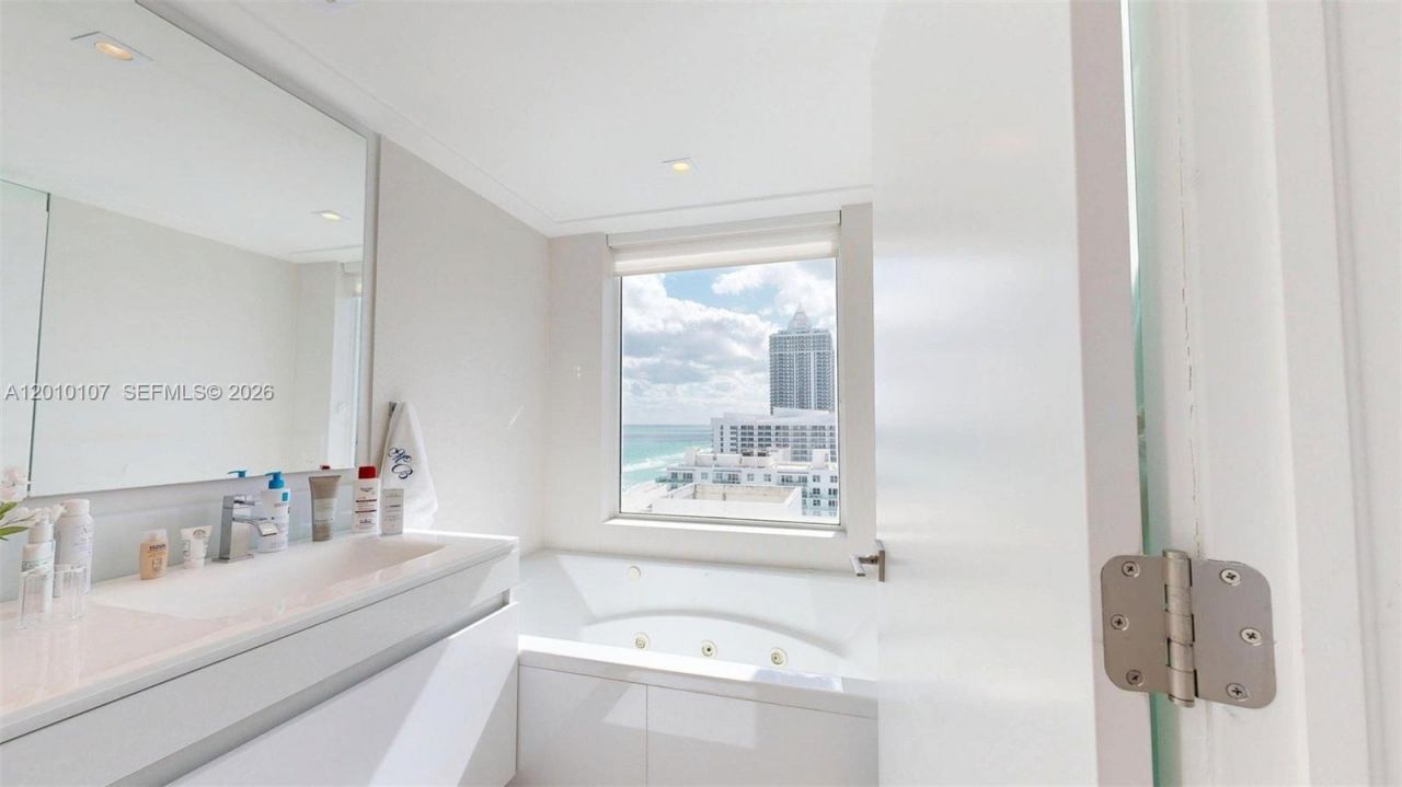 5025 Collins Ave , Unit 2206, Miami Beach, FL 33140 Photo