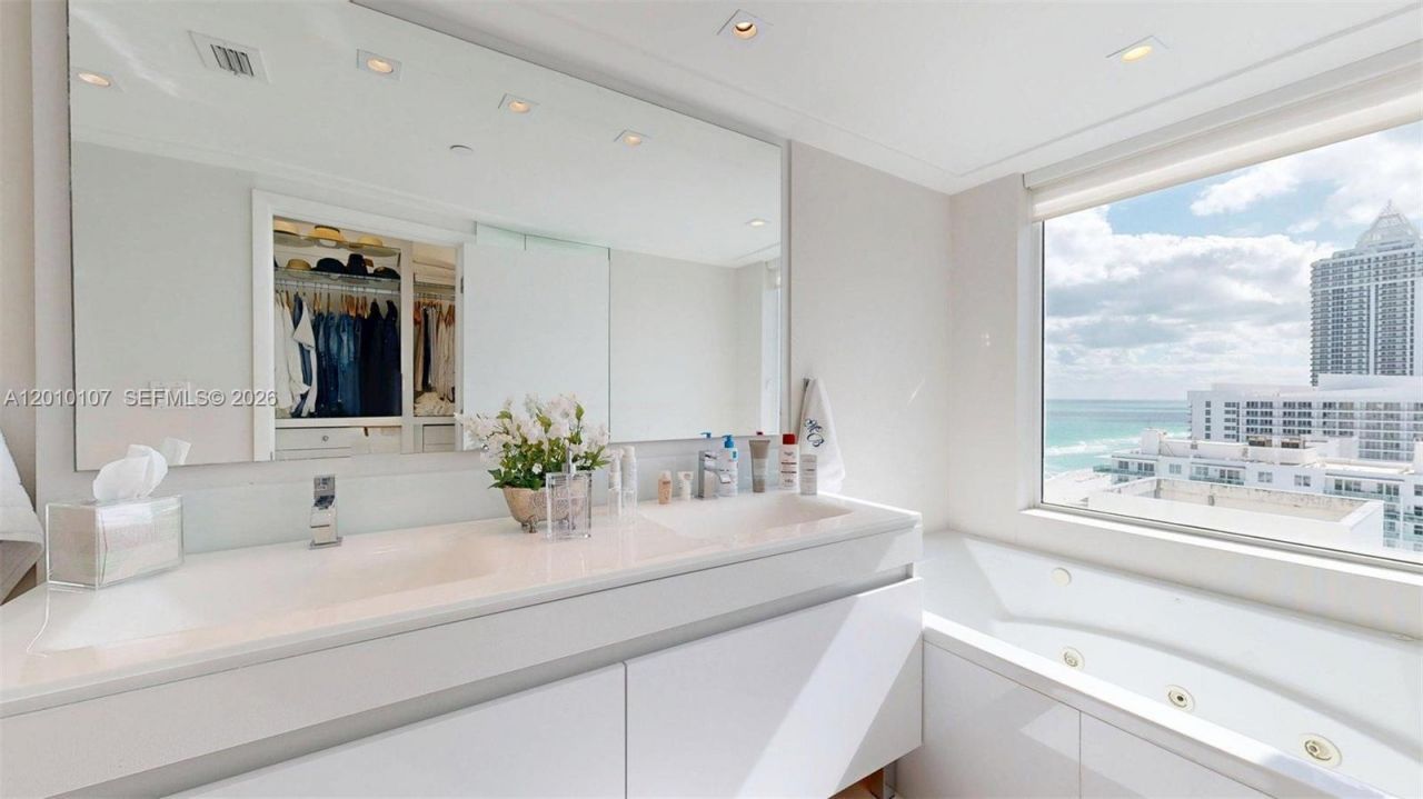 5025 Collins Ave , Unit 2206, Miami Beach, FL 33140 Photo
