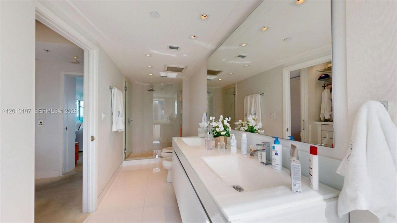 5025 Collins Ave , Unit 2206, Miami Beach, FL 33140 Photo