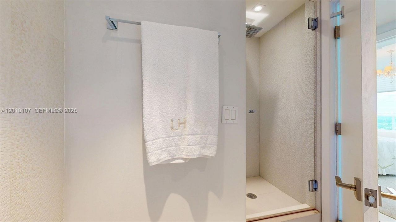 5025 Collins Ave , Unit 2206, Miami Beach, FL 33140 Photo