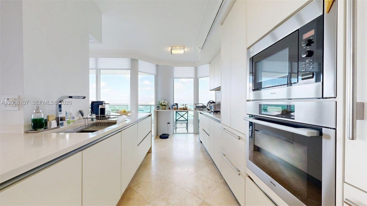 5025 Collins Ave , Unit 2206, Miami Beach, FL 33140 Photo