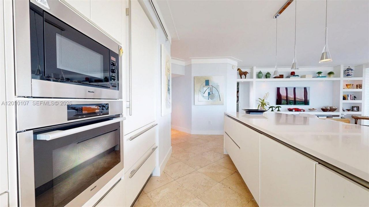 5025 Collins Ave , Unit 2206, Miami Beach, FL 33140 Photo