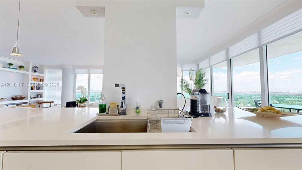 5025 Collins Ave, Unit 2206, Miami Beach, FL 33140 Photo
