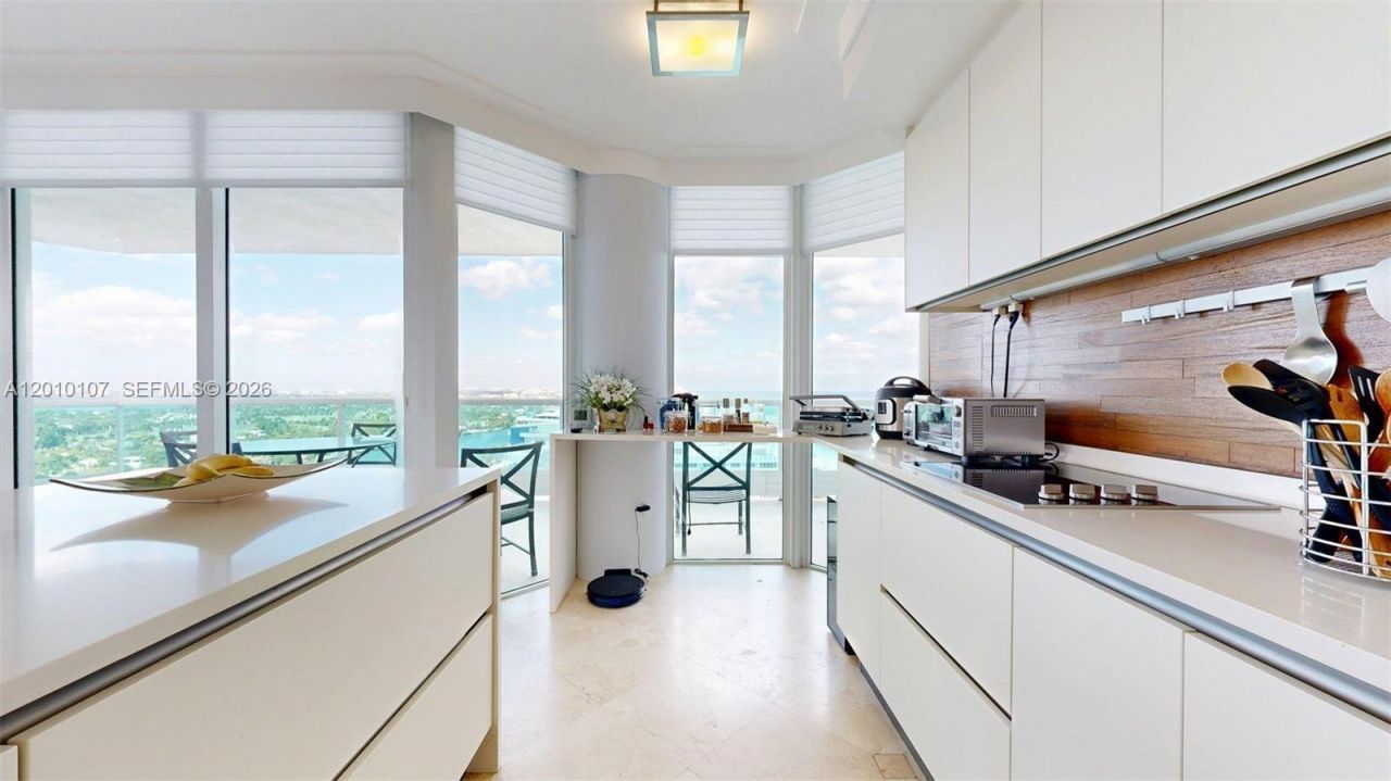 5025 Collins Ave , Unit 2206, Miami Beach, FL 33140 Photo
