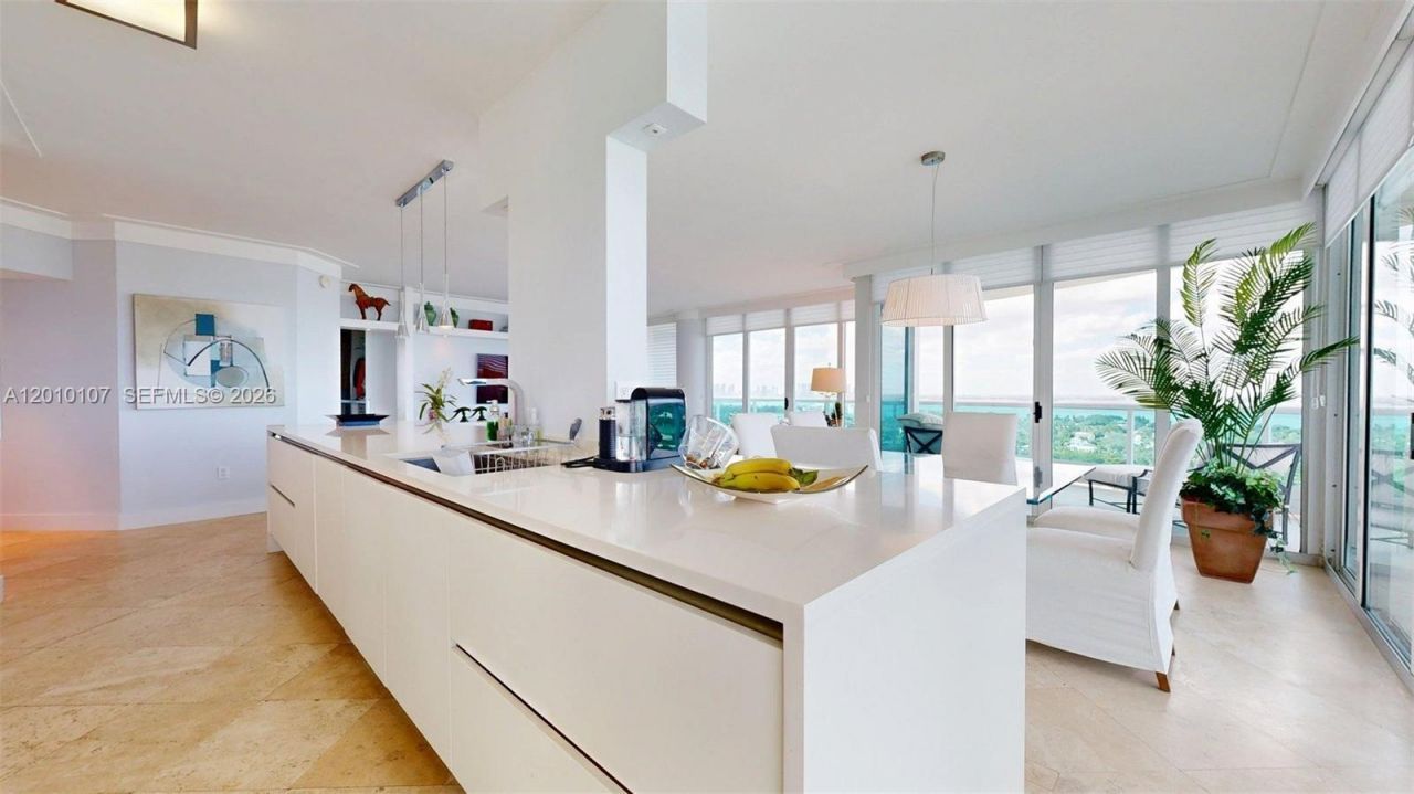 5025 Collins Ave , Unit 2206, Miami Beach, FL 33140 Photo