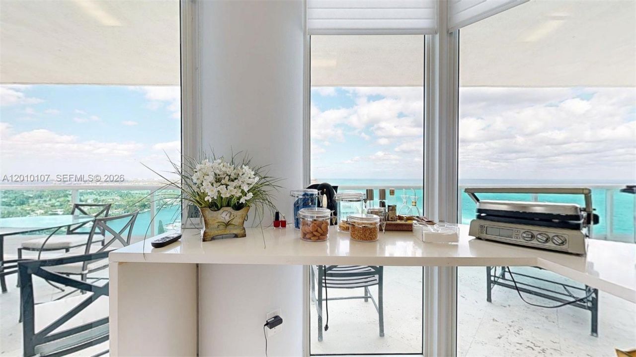 5025 Collins Ave, Unit 2206, Miami Beach, FL 33140 Photo