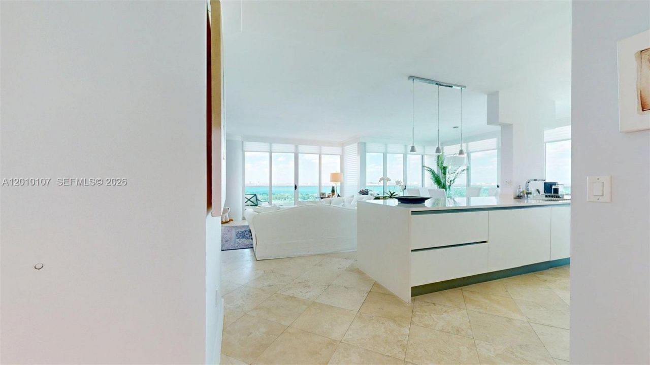 5025 Collins Ave, Unit 2206, Miami Beach, FL 33140 Photo