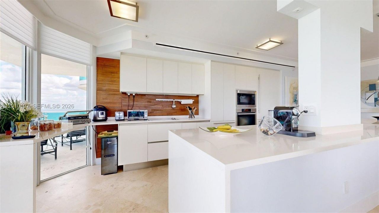 5025 Collins Ave , Unit 2206, Miami Beach, FL 33140 Photo