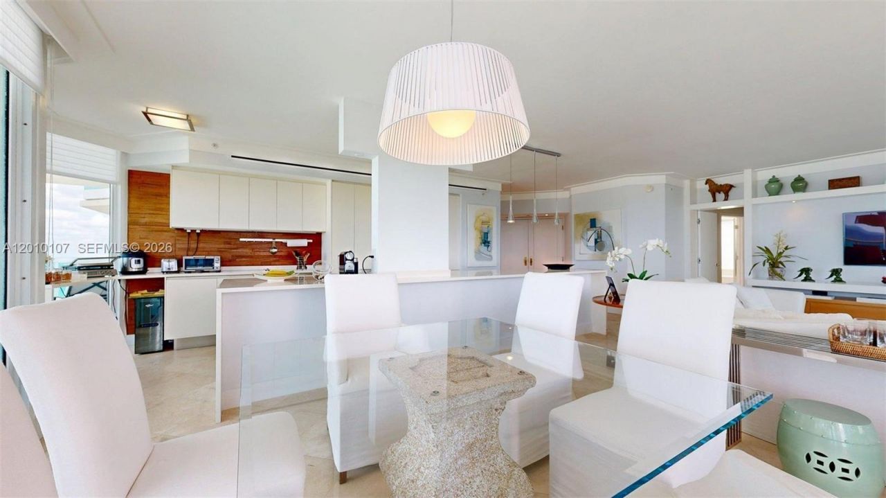 5025 Collins Ave , Unit 2206, Miami Beach, FL 33140 Photo