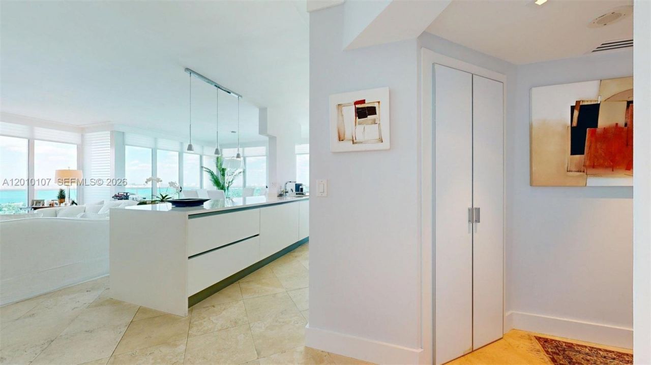 5025 Collins Ave, Unit 2206, Miami Beach, FL 33140 Photo
