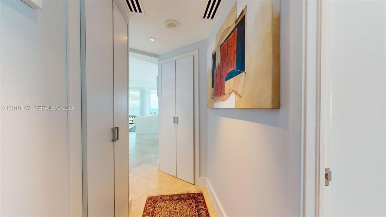 5025 Collins Ave , Unit 2206, Miami Beach, FL 33140 Photo