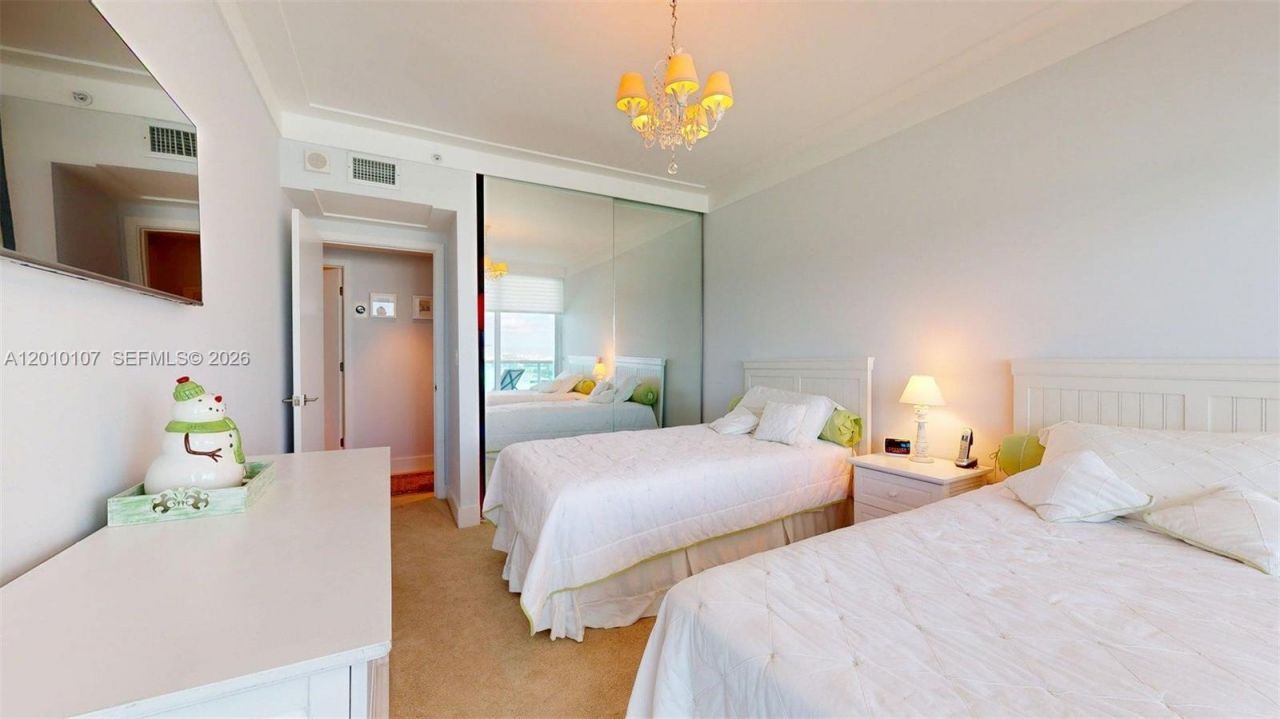 5025 Collins Ave , Unit 2206, Miami Beach, FL 33140 Photo
