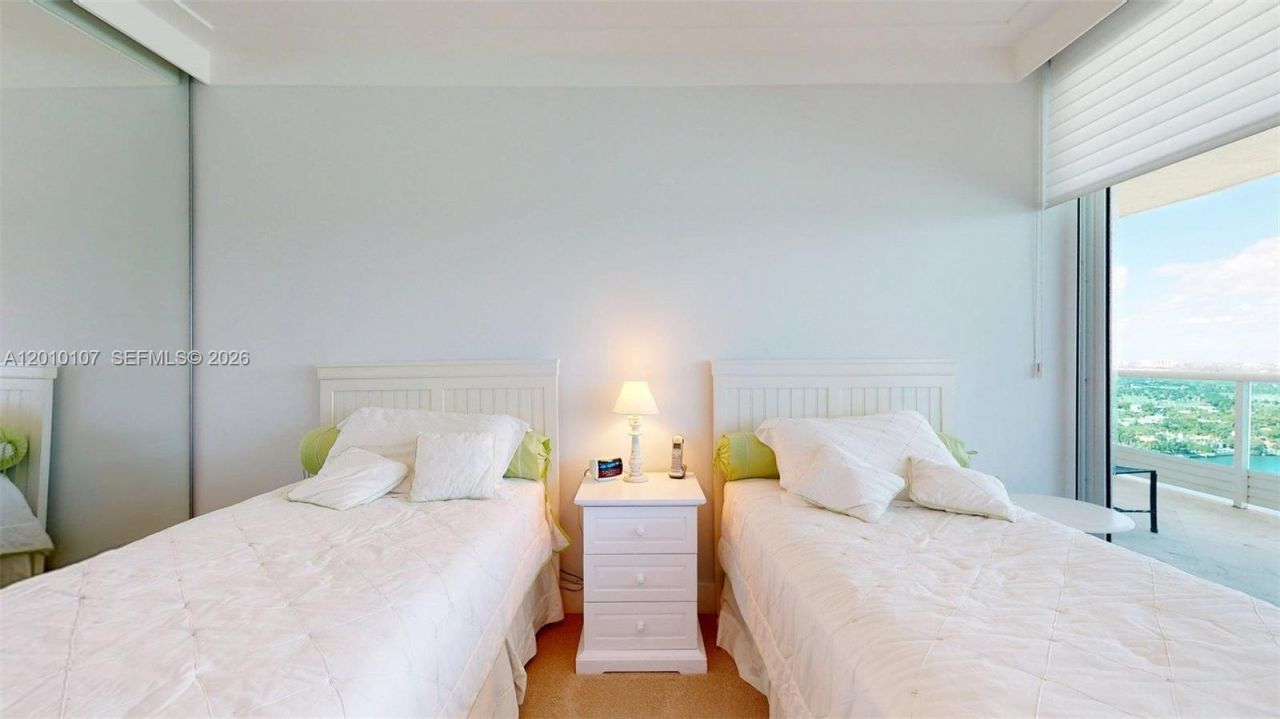 5025 Collins Ave , Unit 2206, Miami Beach, FL 33140 Photo