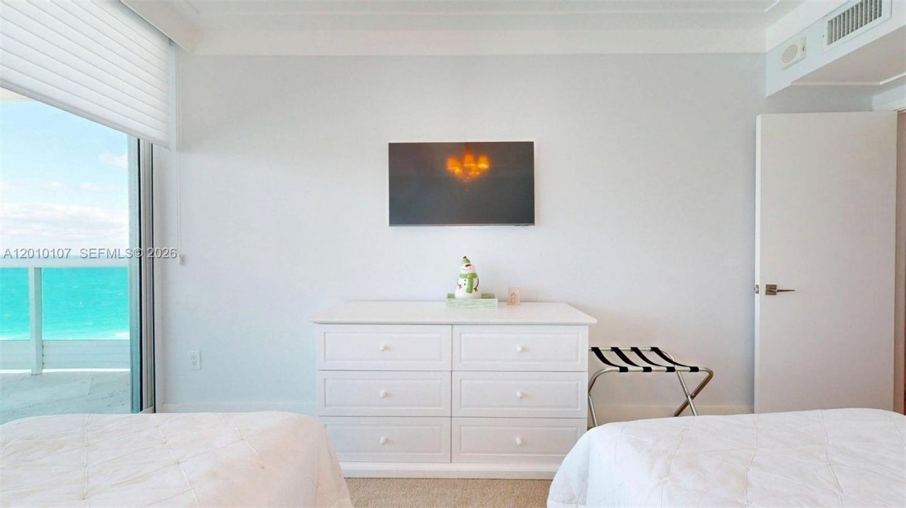5025 Collins Ave , Unit 2206, Miami Beach, FL 33140 Photo
