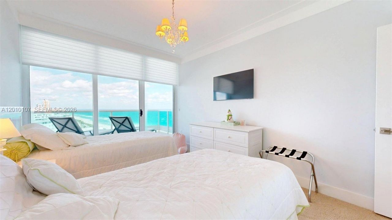 5025 Collins Ave , Unit 2206, Miami Beach, FL 33140 Photo