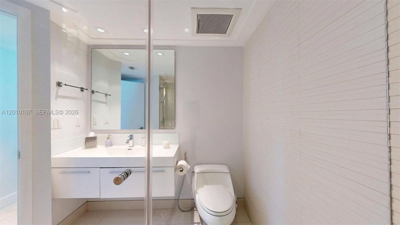 5025 Collins Ave , Unit 2206, Miami Beach, FL 33140 Photo