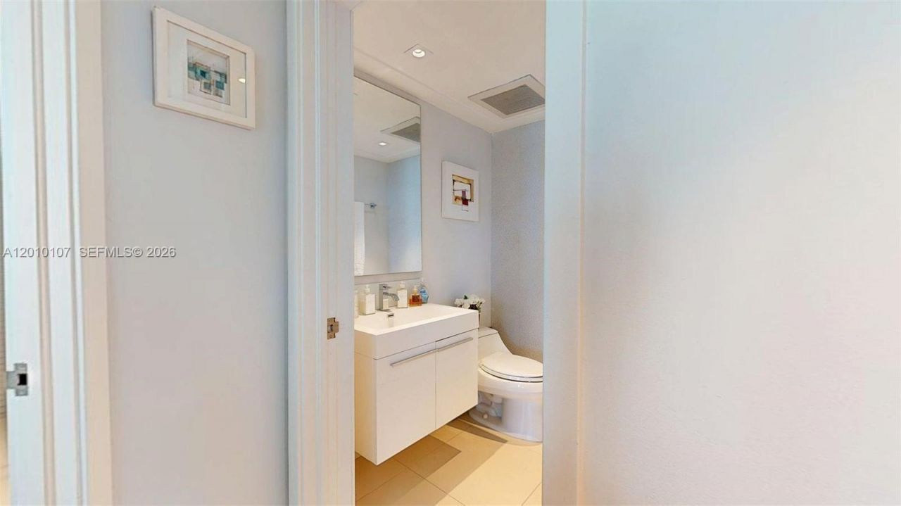 5025 Collins Ave, Unit 2206, Miami Beach, FL 33140 Photo