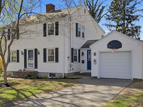 129 Academy Ave, Weymouth, MA 02188