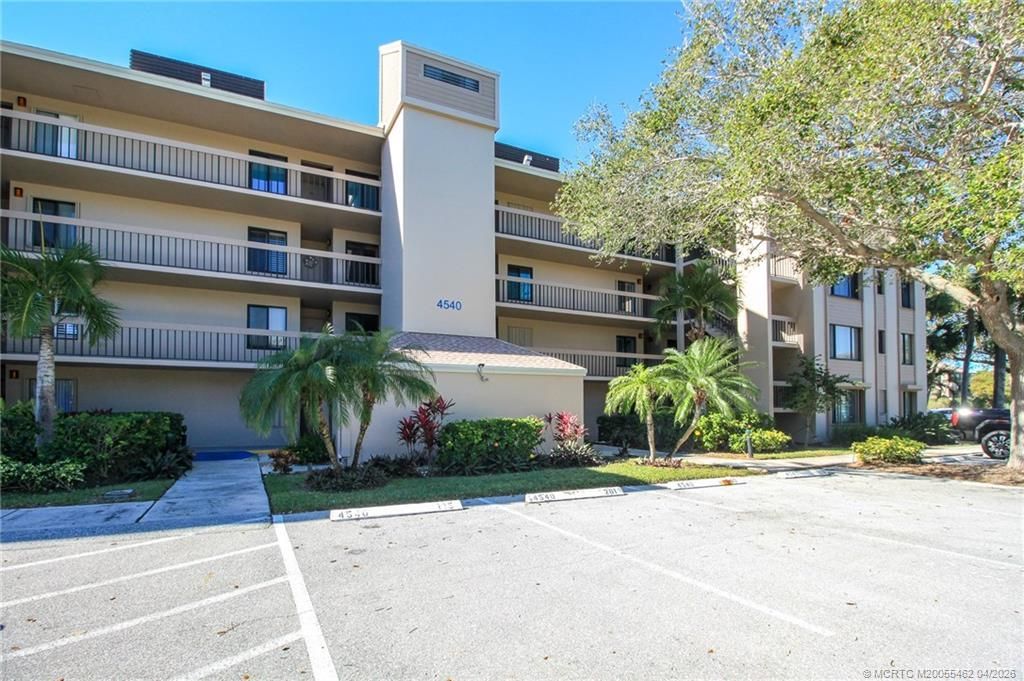 4540 NE Sandpebble Trace, Unit 104, Stuart, FL 34996 Photo
