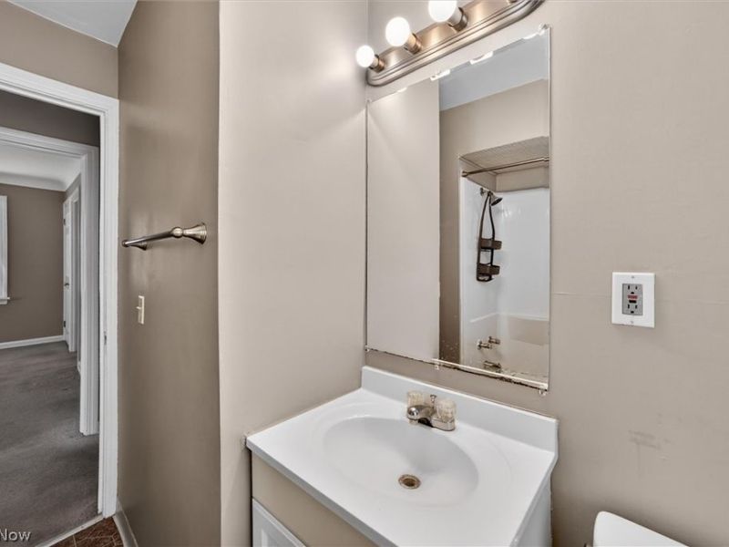 10721 Plymouth Avenue , Garfield Heights, OH 44125 Photo 14