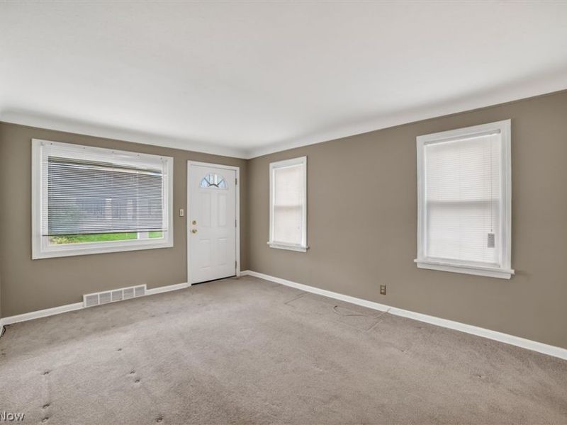 10721 Plymouth Avenue , Garfield Heights, OH 44125 Photo 3