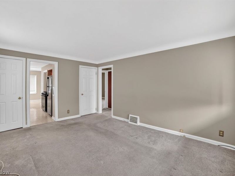 10721 Plymouth Avenue , Garfield Heights, OH 44125 Photo 4