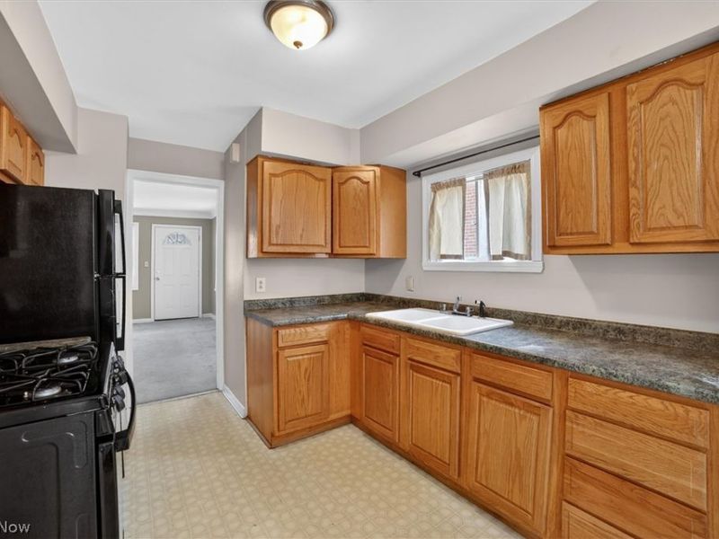 10721 Plymouth Avenue , Garfield Heights, OH 44125 Photo 7